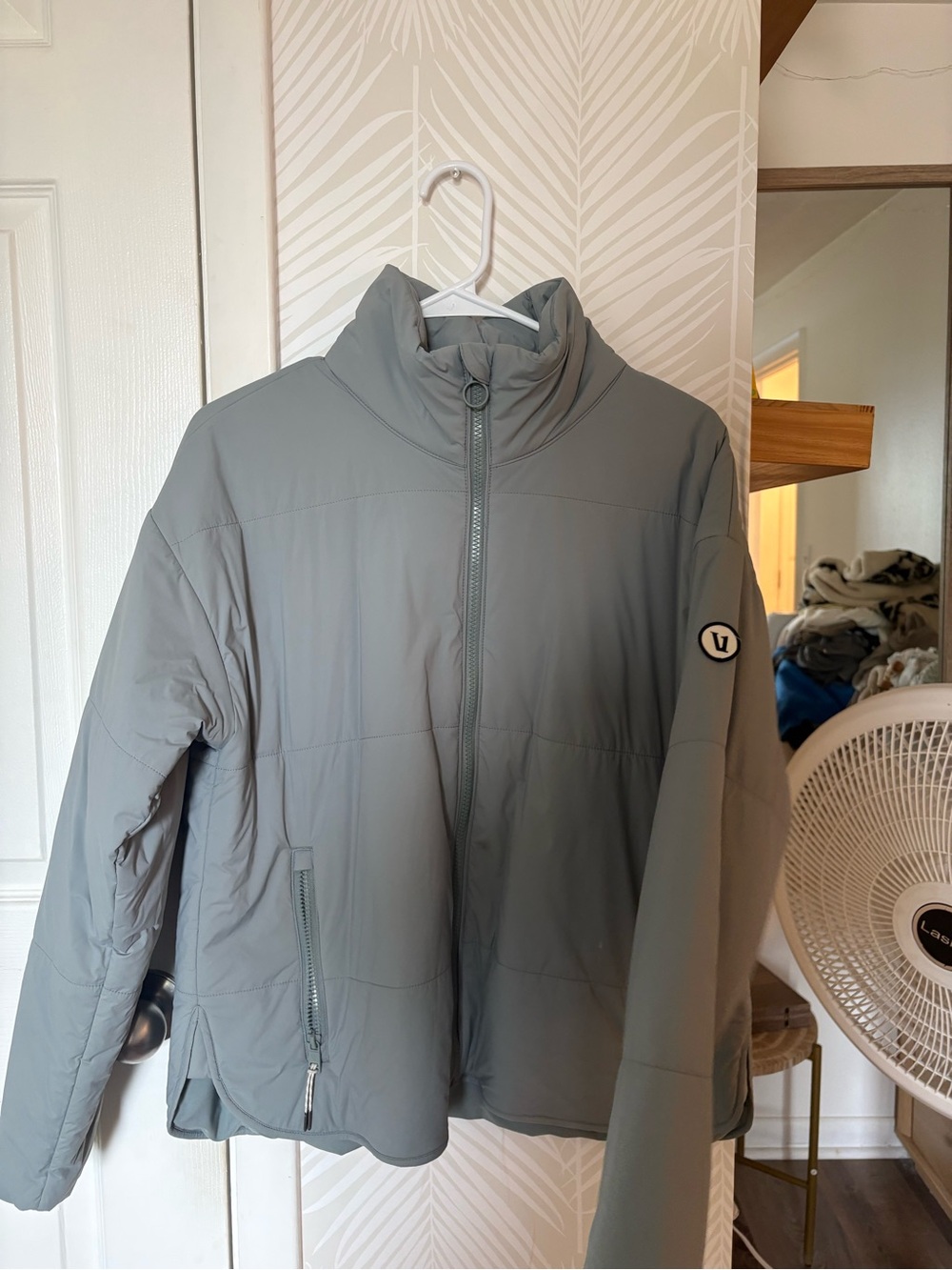 Vuori Sage Gray Puffer Jacket - Picture 2 of 3